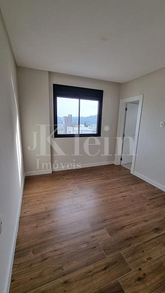 Su�te com piso vin�lico do apartamento do Brooklyn Tower na Meia Praia em Itapema