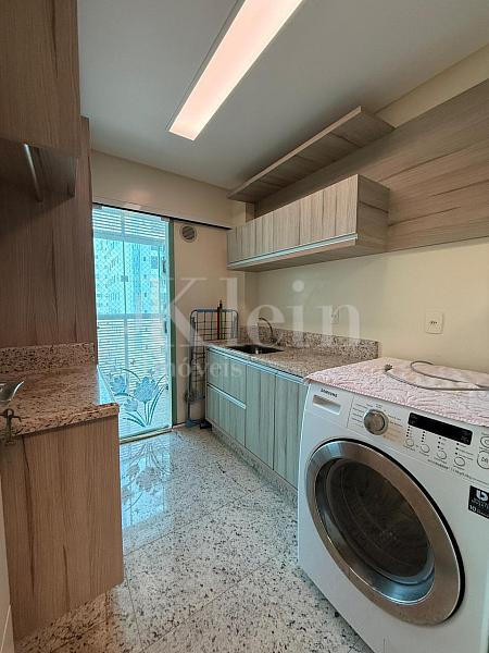 �rea de servi�o do apartamento do Breeze Palace Residence na Meia Praia em Itapema