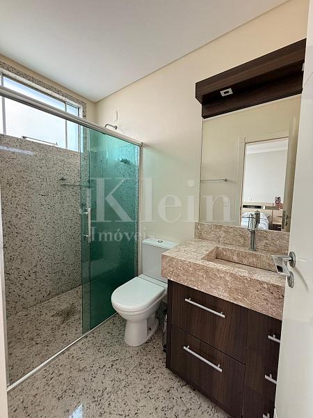 Banheiro da su�te Su�te do apartamento do Breeze Palace Residence na Meia Praia em Itapema