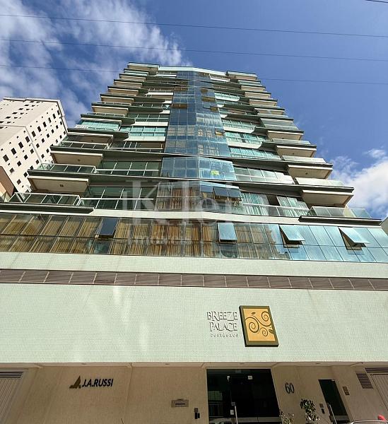 Fachada do Breeze Palace Residence na Meia Praia em Itapema