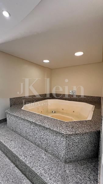 Hidromassagem do Breeze Palace Residence na Meia Praia em Itapema