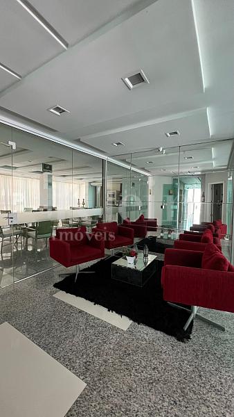 Estar social do Breeze Palace Residence na Meia Praia em Itapema