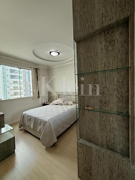 Su�te do apartamento do Breeze Palace Residence na Meia Praia em Itapema