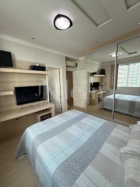 Su�te do apartamento do Breeze Palace Residence na Meia Praia em Itapema