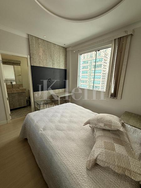 Su�te do apartamento do Breeze Palace Residence na Meia Praia em Itapema