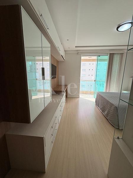 Su�te do apartamento do Breeze Palace Residence na Meia Praia em Itapema