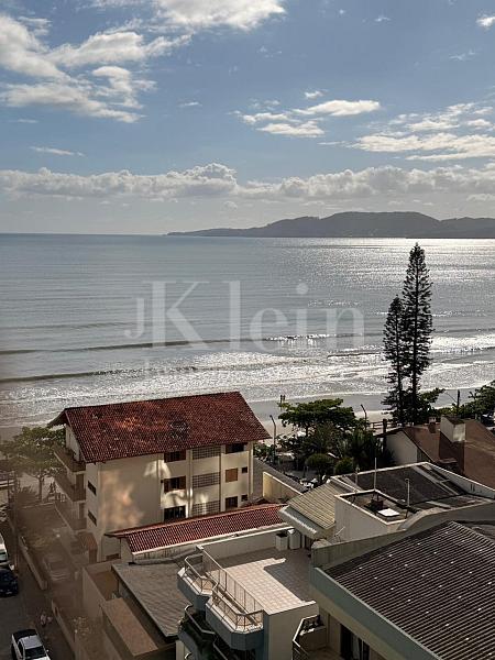 Vista mar do apartamento � venda do Breeze Palace Residence na Meia Praia em Itapema