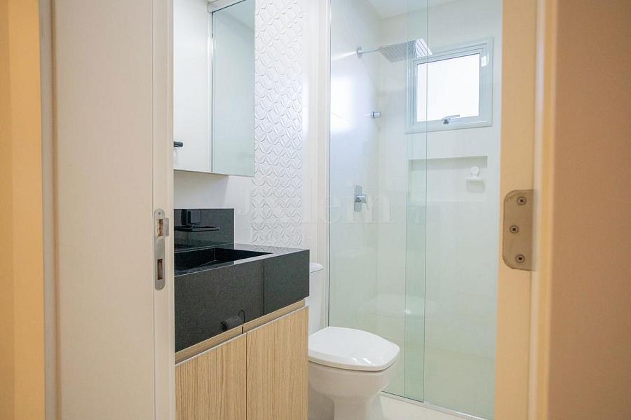 Banheiro social no Vila das Aroeiras Residence apartamento � venda em Meia Praia Itapema