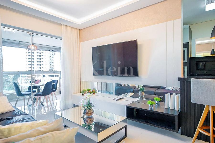 Sala de Estar no Vila das Aroeiras Residence apartamento � venda em Meia Praia Itapema