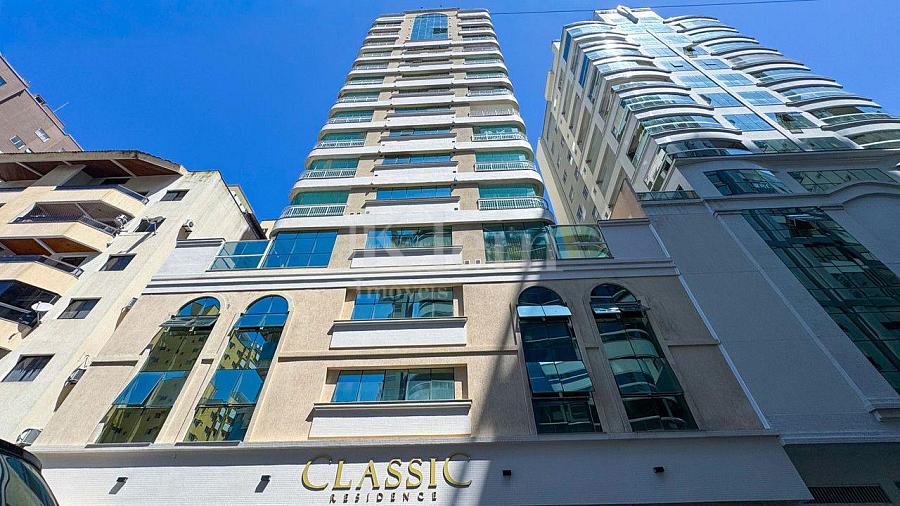 Fachada do Classic Residence em Meia Praia Itapema