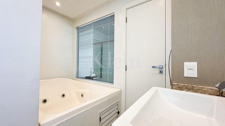 Hidromassagemdo apartamento � venda no Classic Residence em Meia Praia Itapema
