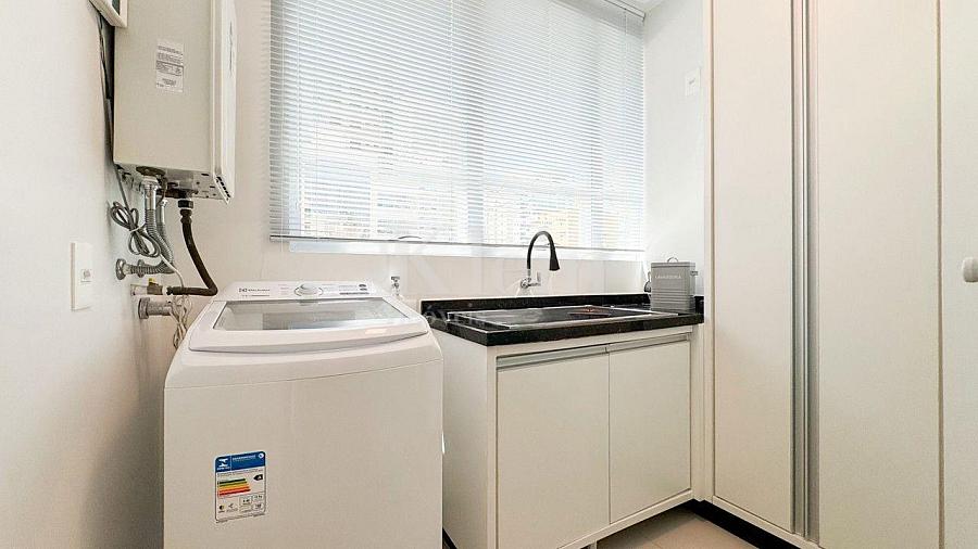lavanderia do apartamento � venda no Classic Residence em Meia Praia Itapema