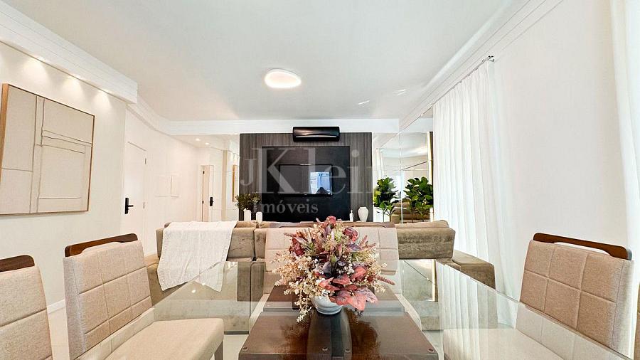 Sala de jantar do apartamento � venda no Classic Residence em Meia Praia Itapema