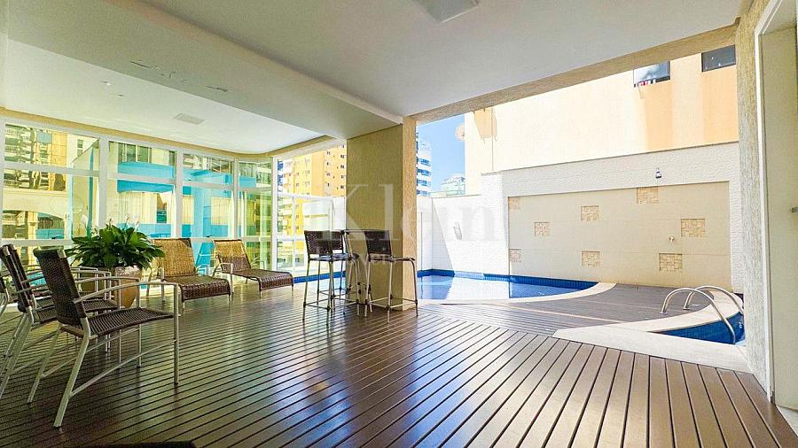 Piscina Classic Residence em Meia Praia Itapema