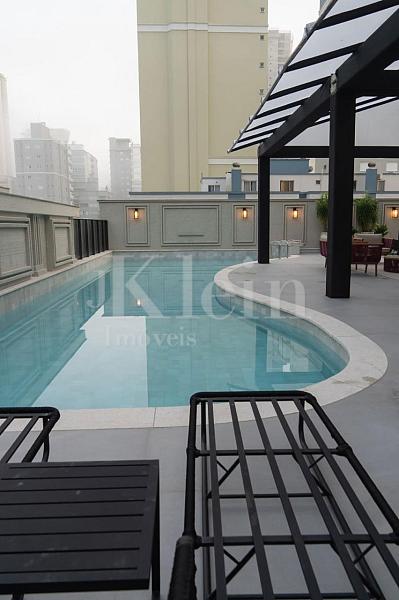 Piscina do ed�ficio Greta Palace em Meia Praia | Itapema