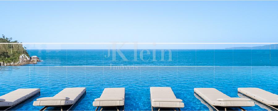 Piscina de frente para o mar do Oceanic Tower Residence no Ilhota em Itapema