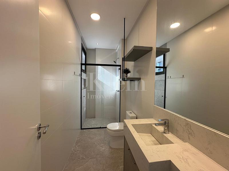 Banheiro da su�te do apartamento do Libreville Concept em Porto Belo