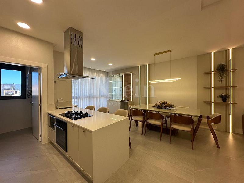 Living do apartamento do Libreville Concept em Porto Belo