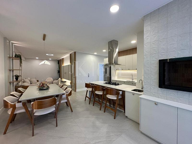 Living do apartamento do Libreville Concept em Porto Belo