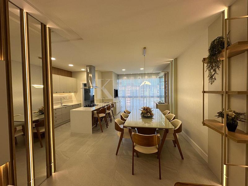 Living do apartamento do Libreville Concept em Porto Belo