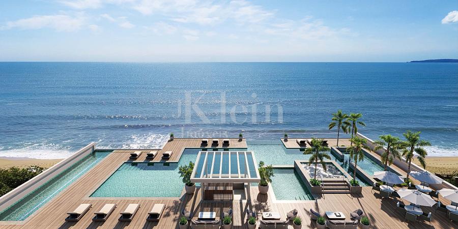 Piscina de frente para o mar do Nautilus Beach Home no Ilhota em Itapema