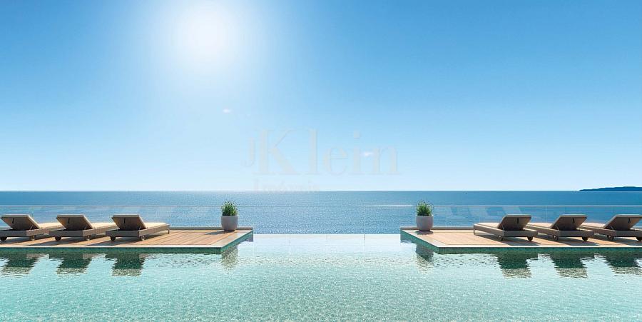 Piscina com borda infinita do Nautilus Beach Home no Ilhota em Itapema