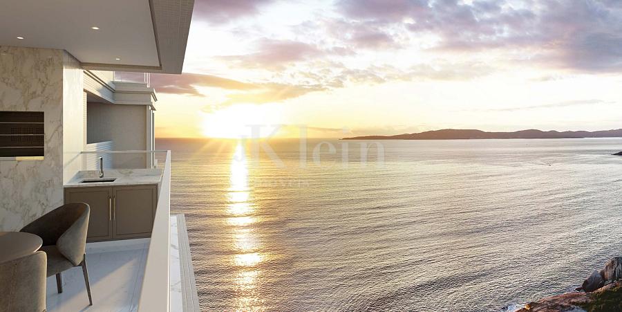 Sacada do apartamento com vista lateral para o mar do Nautilus Beach Home no Ilhota em Itapema