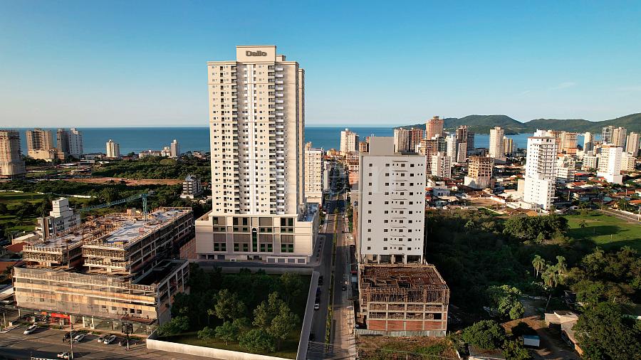 Fachada vista para o mar do Jardim Moli�re no Balne�rio Perequ� em Porto Belo