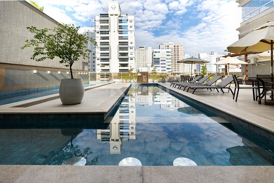 Piscina do Edif�cio Sublime Residence em Meia Praia | Itapema