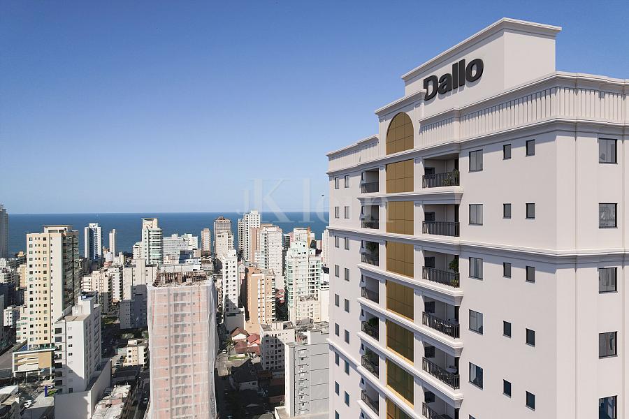 Fachada do topo vista para o mar do Maine na Meia Praia em Itapema