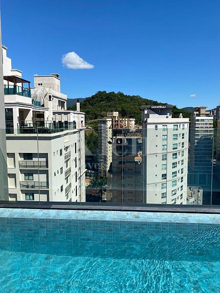 Piscina no Rooftop do Villa Orrizon em Itapema | Morretes