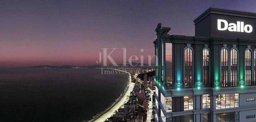 Fachada do topo noturna do Sweden no Centro em Itapema