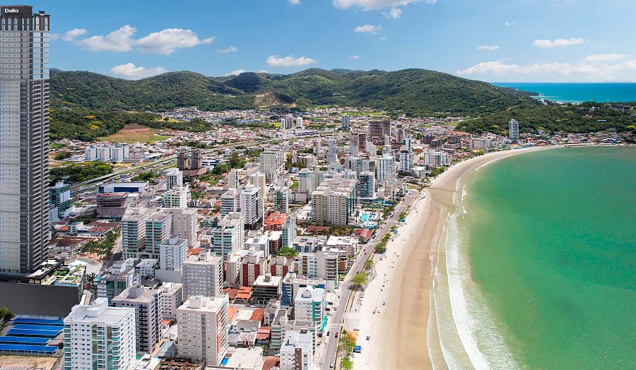 Fachada com vista para a praia do Sweden no Centro em Itapema