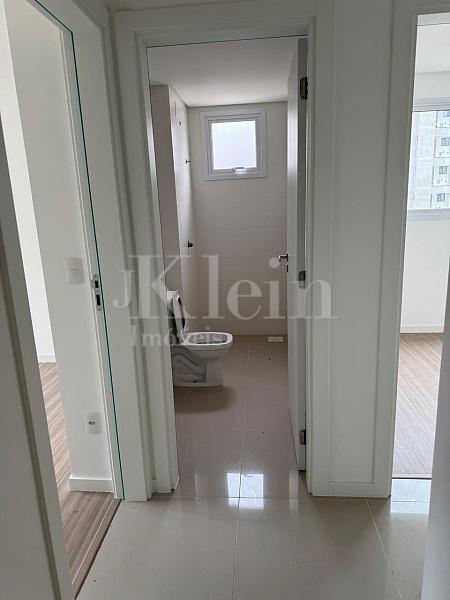 Entrada dos quartos e banheiro social do apartamento no Sunset Boulevard no Morretes em Itapema