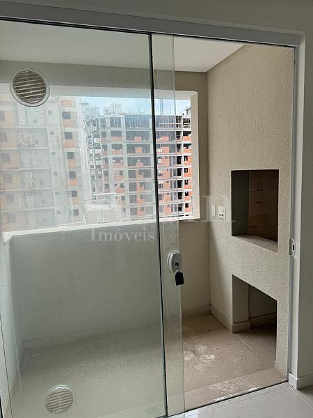 Sacada do apartamento � venda no Sunset Boulevard no Morretes em Itapema