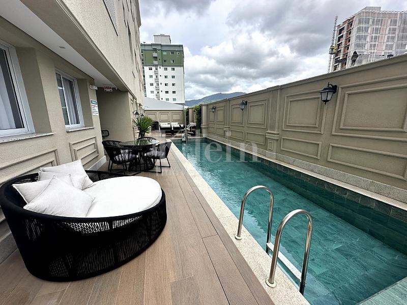 �rea da piscina do San Lorenzo no Centro em Itapema