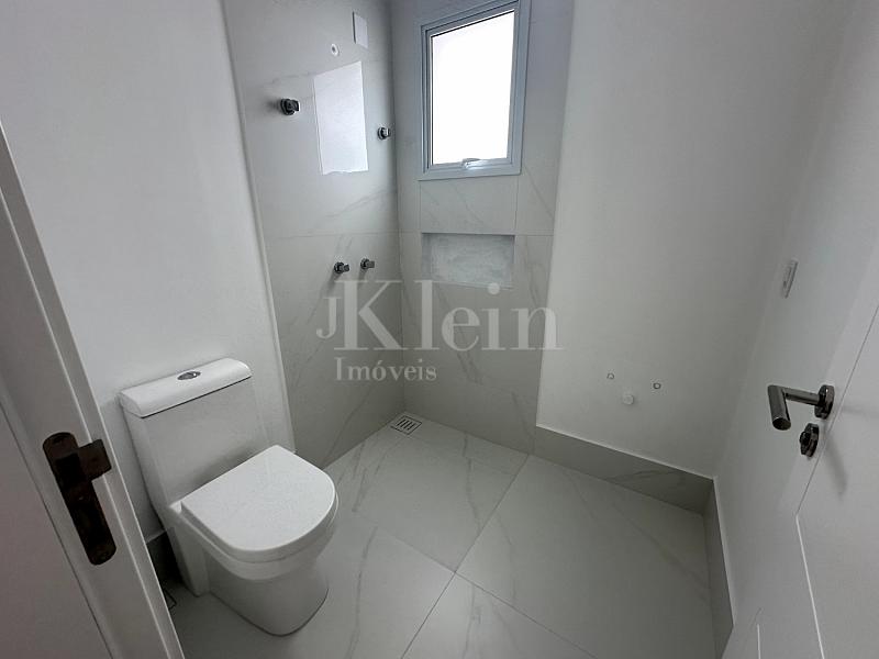 Banheiro da su�te do apartamento no San Lorenzo no Centro em Itapema