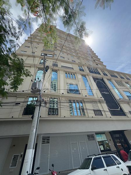 Fachada do San Lorenzo no Centro em Itapema