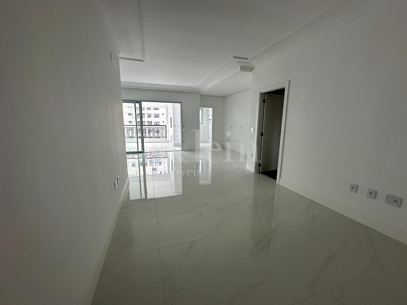 Living do apartamento no San Lorenzo no Centro em Itapema