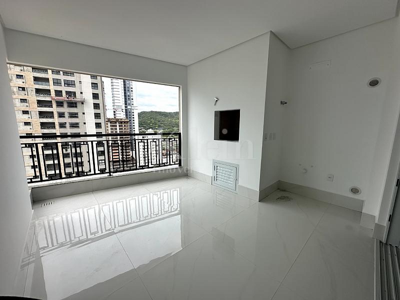 Sacada com churrasqueira do apartamento � venda no San Lorenzo no Centro em Itapema