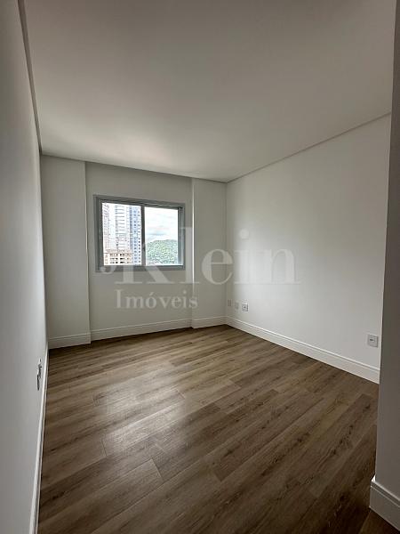 Su�te master do apartamento � venda no San Lorenzo no Centro em Itapema