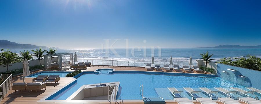 Piscina externa do edif�cio Lumi�re Residence em Itapema | Meia Praia
