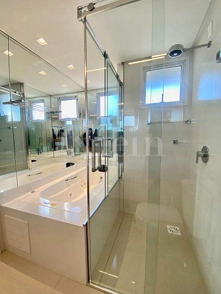 Banheira de hidromassagem do apartamento mobiliado � venda no Lumi�re Residence em Itapema