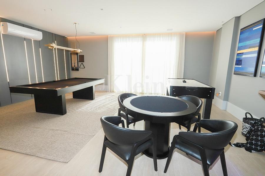 Sala de jogos no Le Blanc Brava Residence na Praia Brava em Itaja�