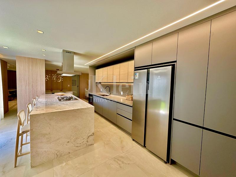 Cozinha do apartamento do Le Blanc Brava Residence na Praia Brava em Itaja�
