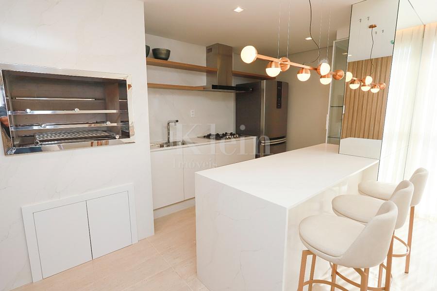 Cozinha com churrasqueira do sal�o de festas no Le Blanc Brava Residence na Praia Brava em Itaja�