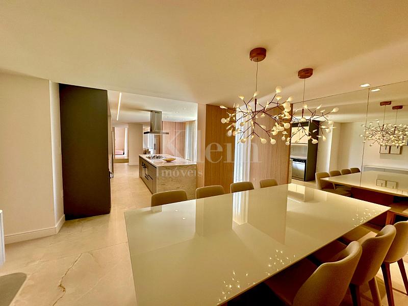 Living do apartamento do Le Blanc Brava Residence na Praia Brava em Itaja�