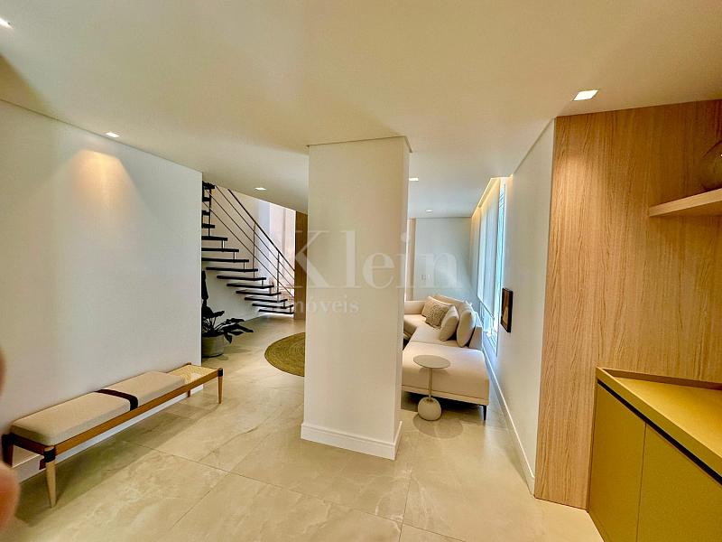 Living do apartamento do Le Blanc Brava Residence na Praia Brava em Itaja�