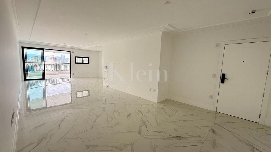 Living do Maison Lafayette Dallo na Meia Praia em Itapema