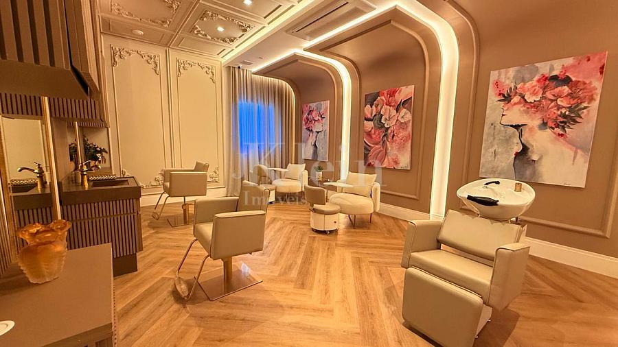 Sal�o de beleza Maison Lafayette Dallo na Meia Praia em Itapema